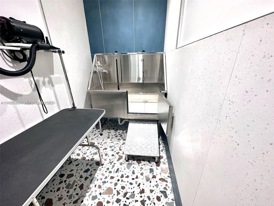 PET GROOMING AREA