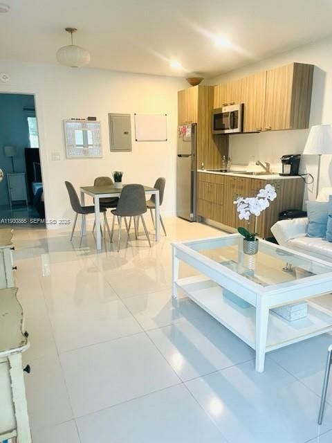 На продажу: $249,000 (1 спален, 1 ванн, 475 Квадратных фут)