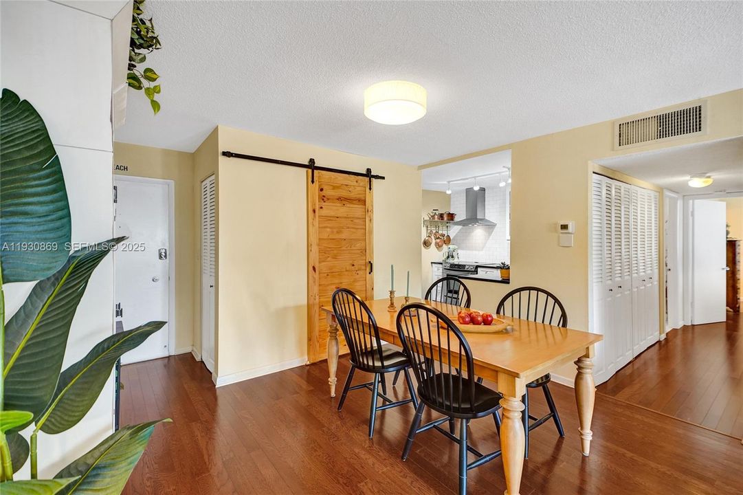 For Sale: $420,000 (2 beds, 2 baths, 1050 Square Feet)