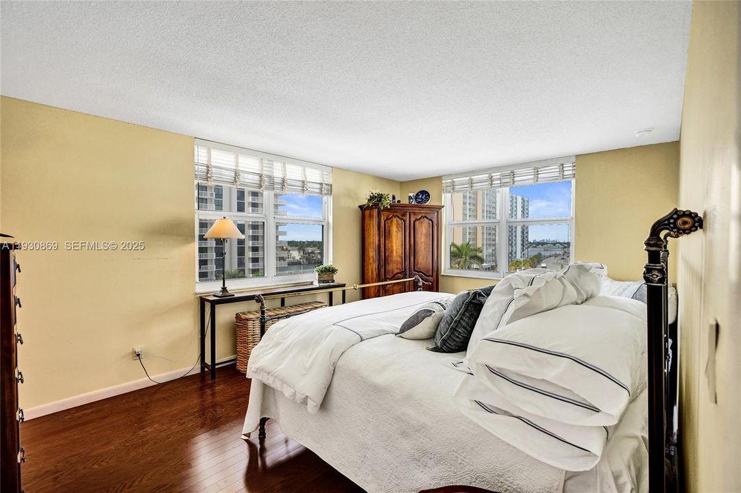 For Sale: $420,000 (2 beds, 2 baths, 1050 Square Feet)