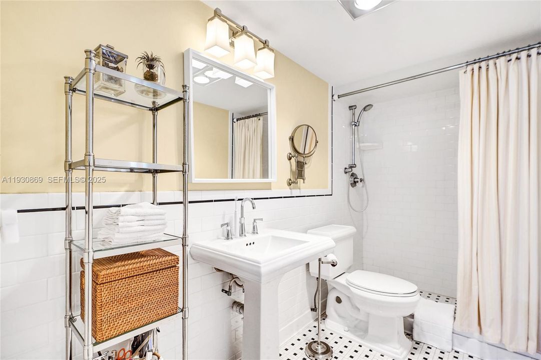 For Sale: $420,000 (2 beds, 2 baths, 1050 Square Feet)