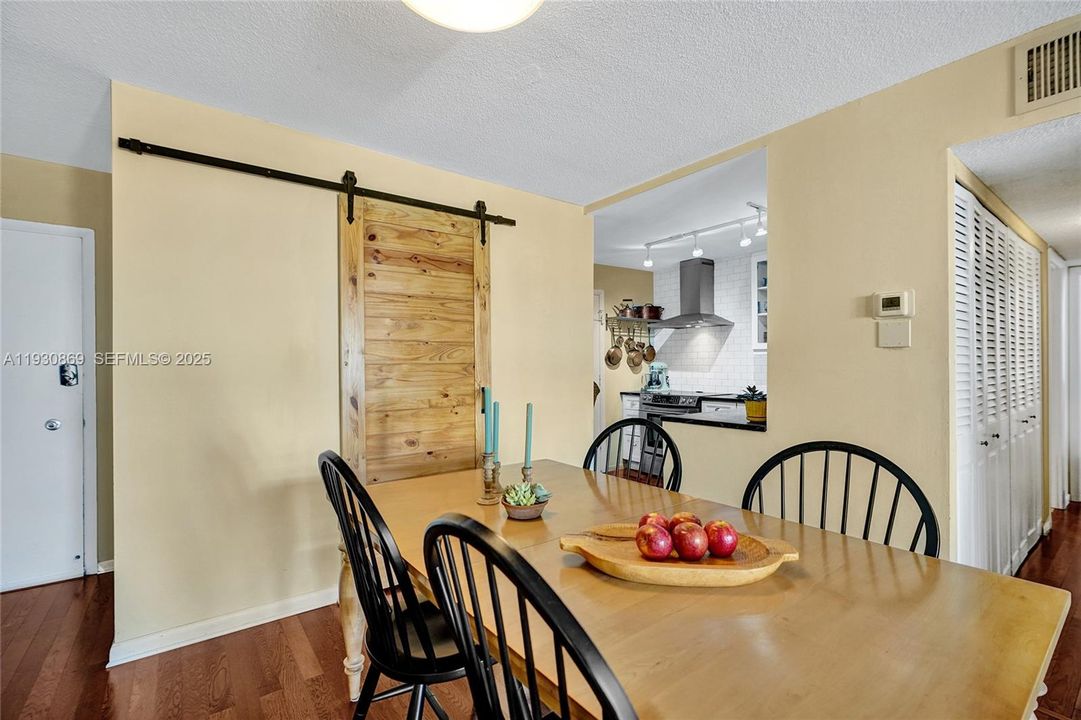 For Sale: $420,000 (2 beds, 2 baths, 1050 Square Feet)