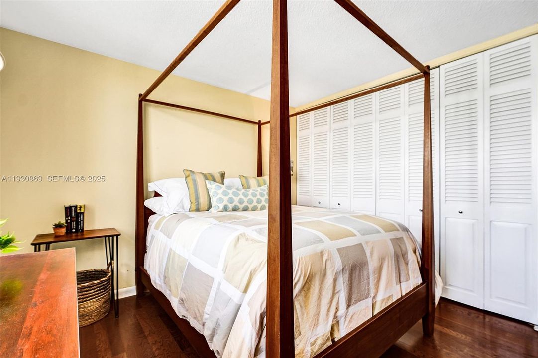 For Sale: $420,000 (2 beds, 2 baths, 1050 Square Feet)