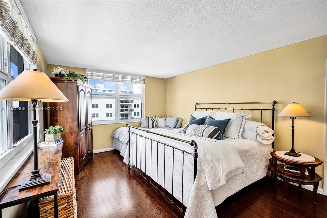 For Sale: $420,000 (2 beds, 2 baths, 1050 Square Feet)