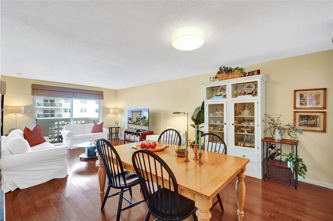 For Sale: $420,000 (2 beds, 2 baths, 1050 Square Feet)