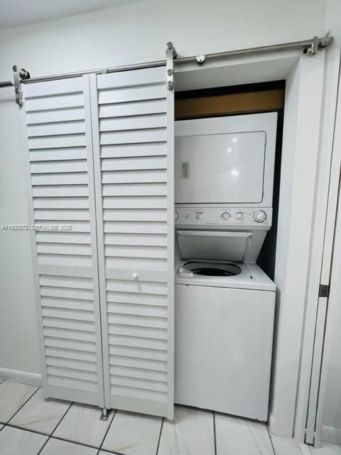 В аренду: $2,400 (2 спален, 2 ванн, 760 Квадратных фут)