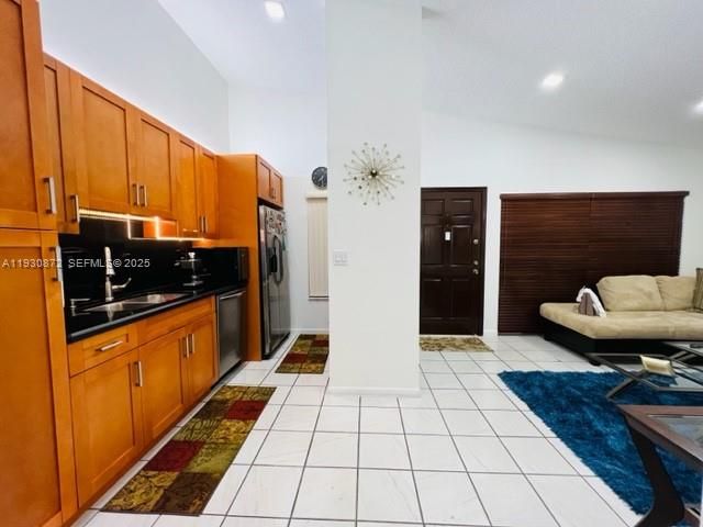 В аренду: $2,400 (2 спален, 2 ванн, 760 Квадратных фут)