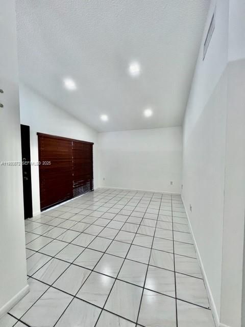 В аренду: $2,400 (2 спален, 2 ванн, 760 Квадратных фут)