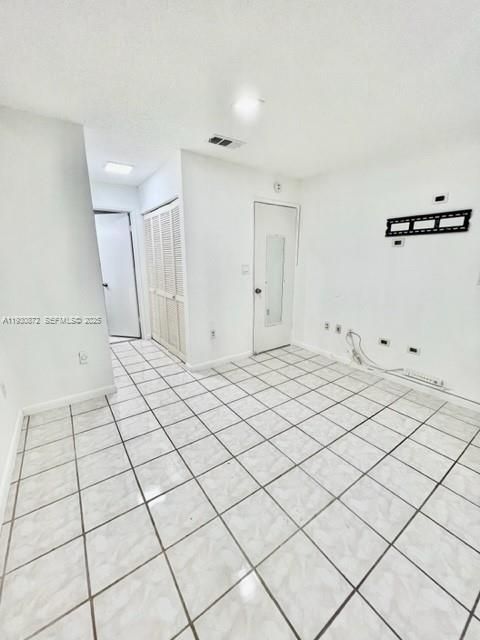 В аренду: $2,400 (2 спален, 2 ванн, 760 Квадратных фут)