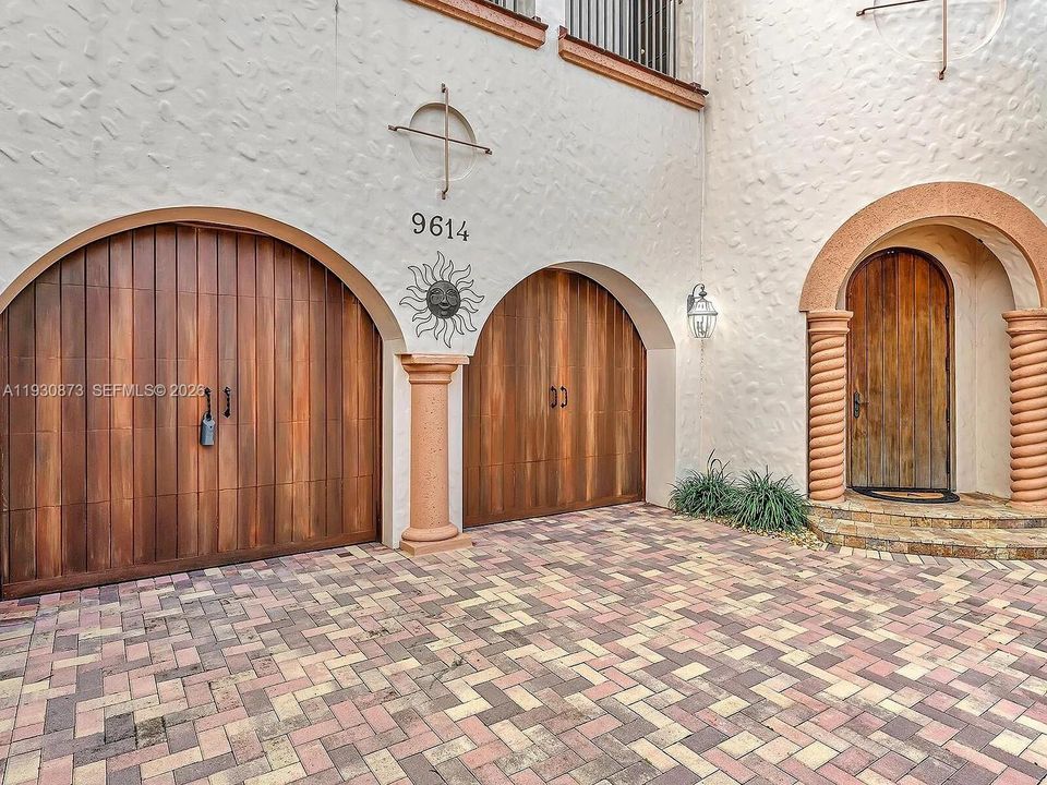 For Sale: $1,525,000 (5 beds, 3 baths, 3972 Square Feet)