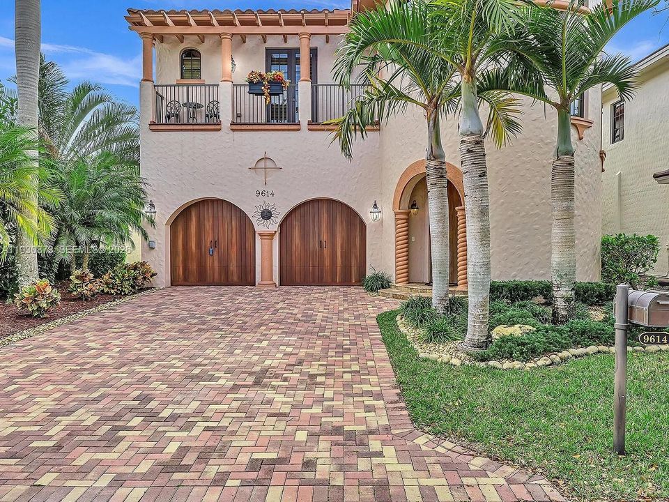 For Sale: $1,525,000 (5 beds, 3 baths, 3972 Square Feet)