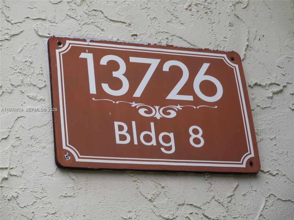 出租: $2,250 (2 贝兹, 2 浴室, 976 平方英尺)