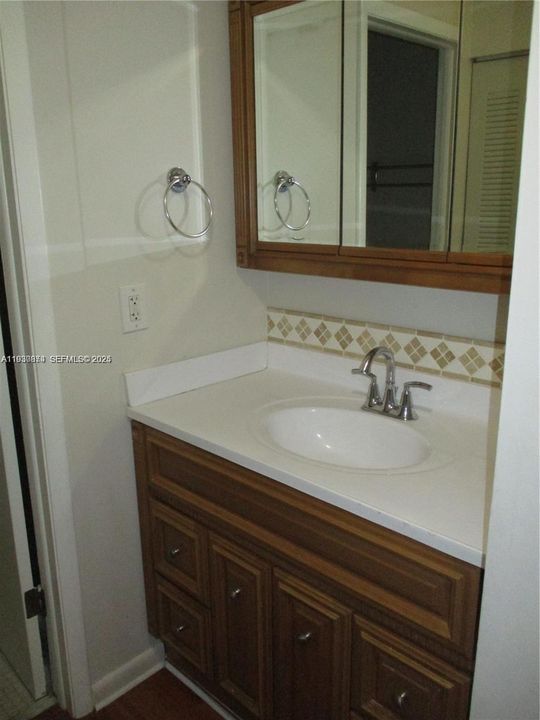 出租: $2,250 (2 贝兹, 2 浴室, 976 平方英尺)