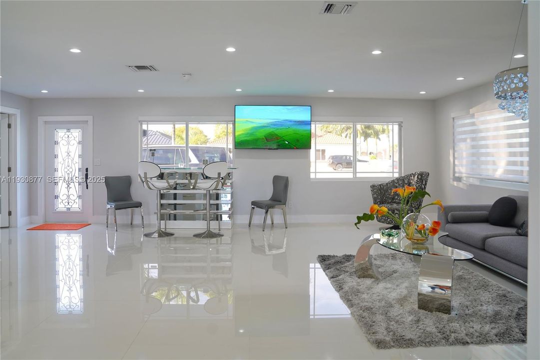 For Rent: $5,200 (2 beds, 2 baths, 1802 Square Feet)