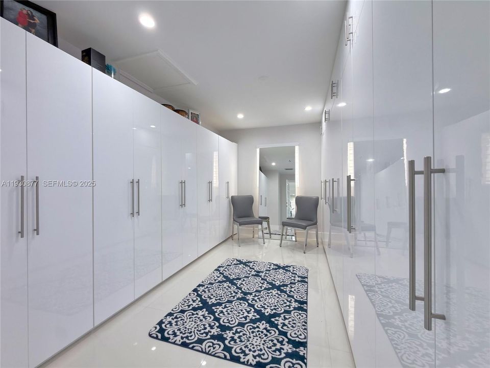 For Rent: $5,200 (2 beds, 2 baths, 1802 Square Feet)