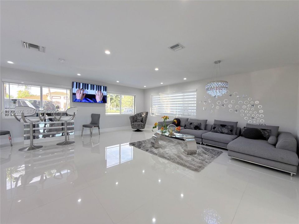 For Rent: $5,200 (2 beds, 2 baths, 1802 Square Feet)