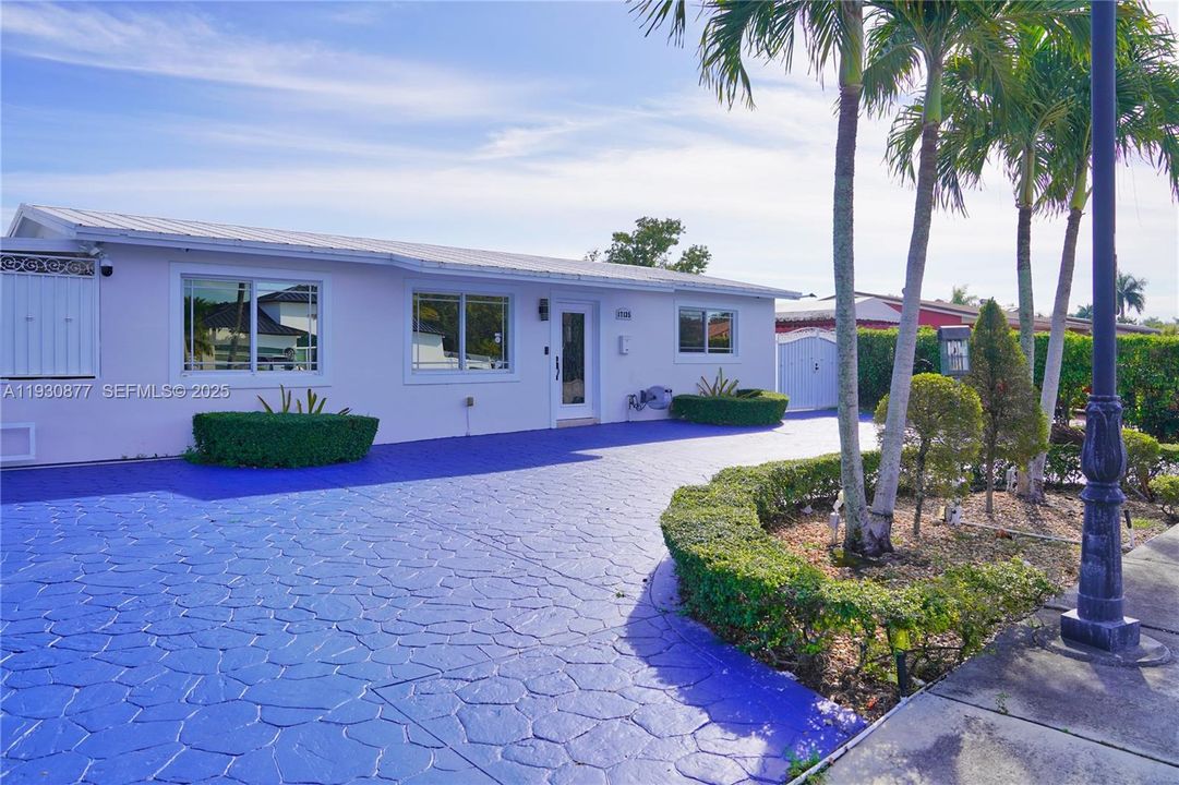 For Rent: $5,200 (2 beds, 2 baths, 1802 Square Feet)