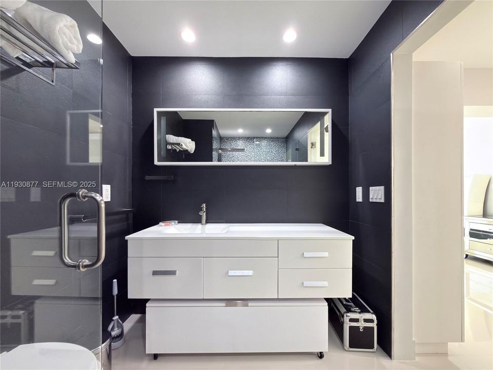 For Rent: $5,200 (2 beds, 2 baths, 1802 Square Feet)