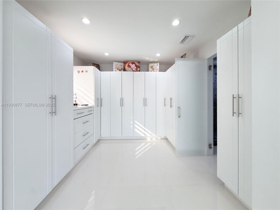 For Rent: $5,200 (2 beds, 2 baths, 1802 Square Feet)