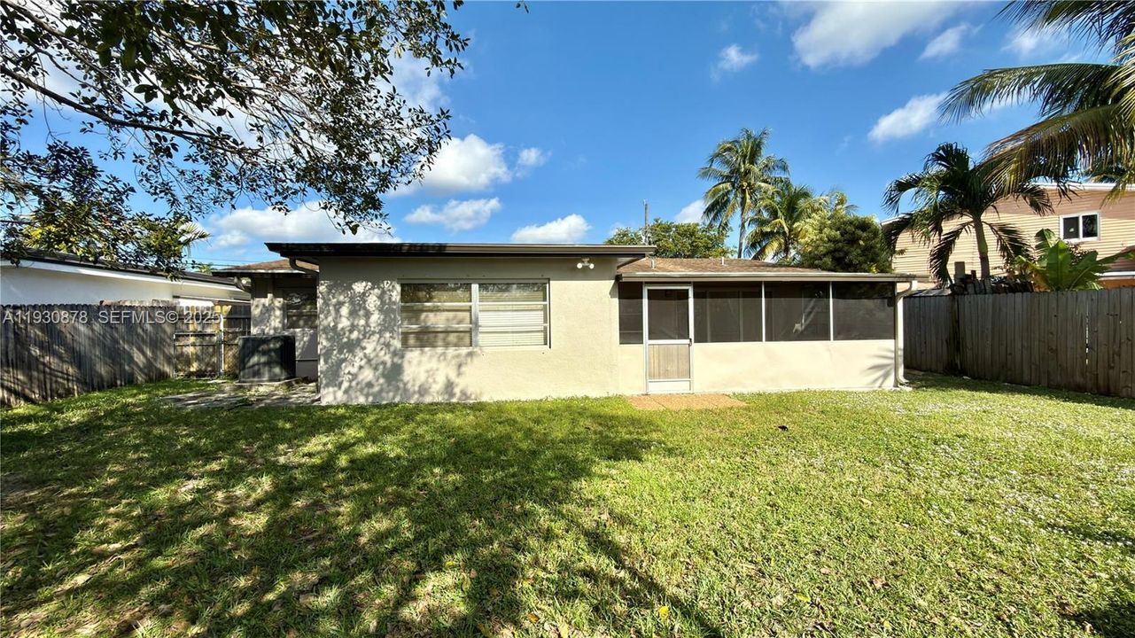 En Renta: $3,160 (3 camas, 2 baños, 1370 Pies cuadrados)