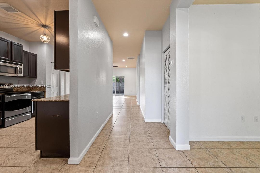 出租: $2,800 (3 贝兹, 2 浴室, 1621 平方英尺)