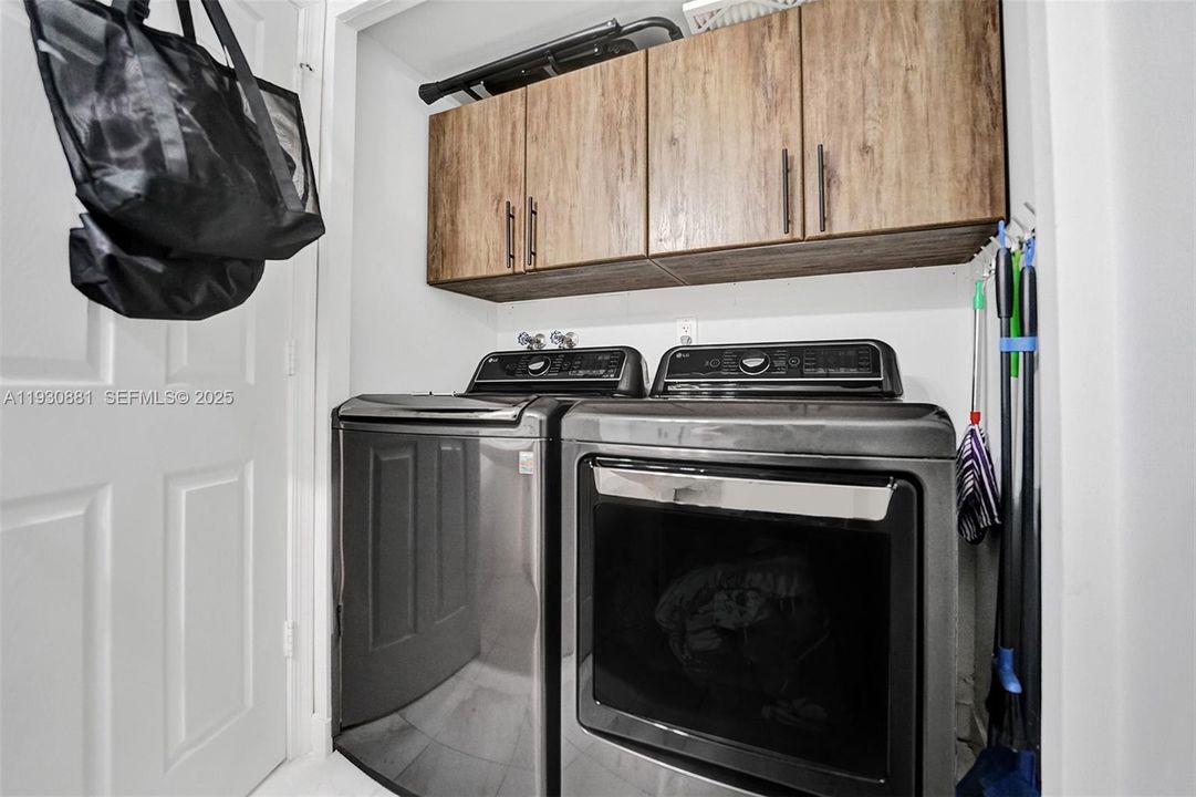 出租: $4,000 (2 贝兹, 2 浴室, 1365 平方英尺)