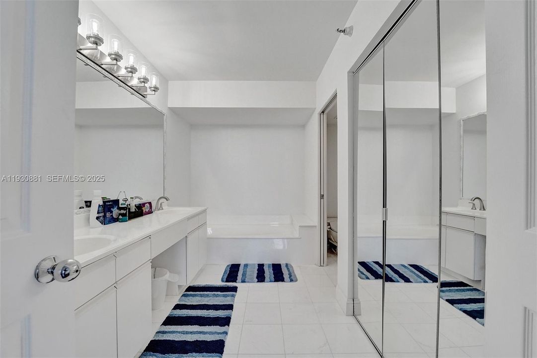 出租: $4,000 (2 贝兹, 2 浴室, 1365 平方英尺)