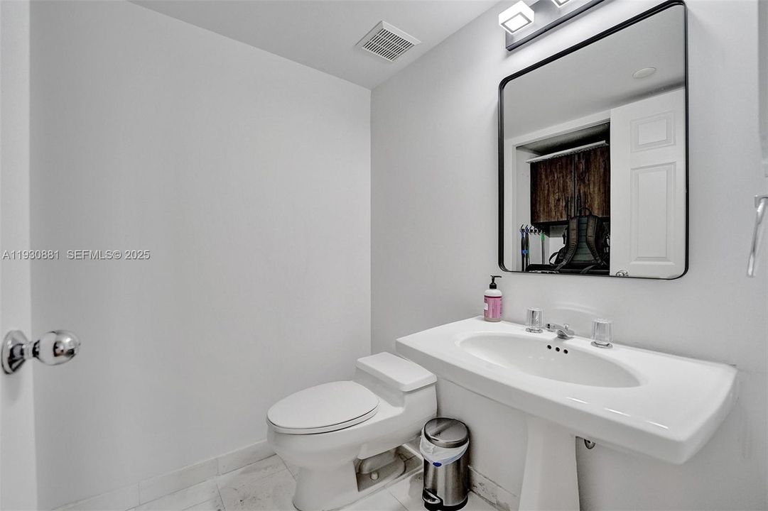 出租: $4,000 (2 贝兹, 2 浴室, 1365 平方英尺)