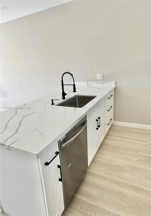 出租: $2,799 (3 贝兹, 2 浴室, 1000 平方英尺)