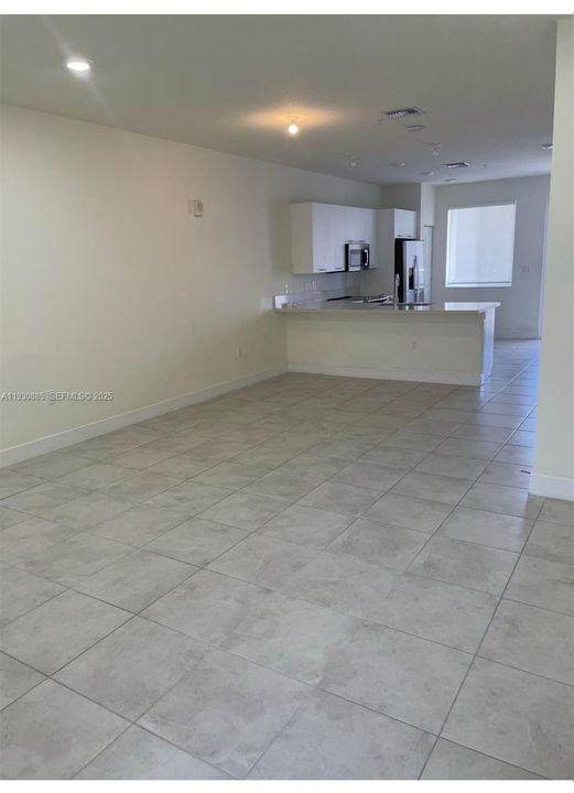 В аренду: $3,500 (3 спален, 2 ванн, 1315 Квадратных фут)