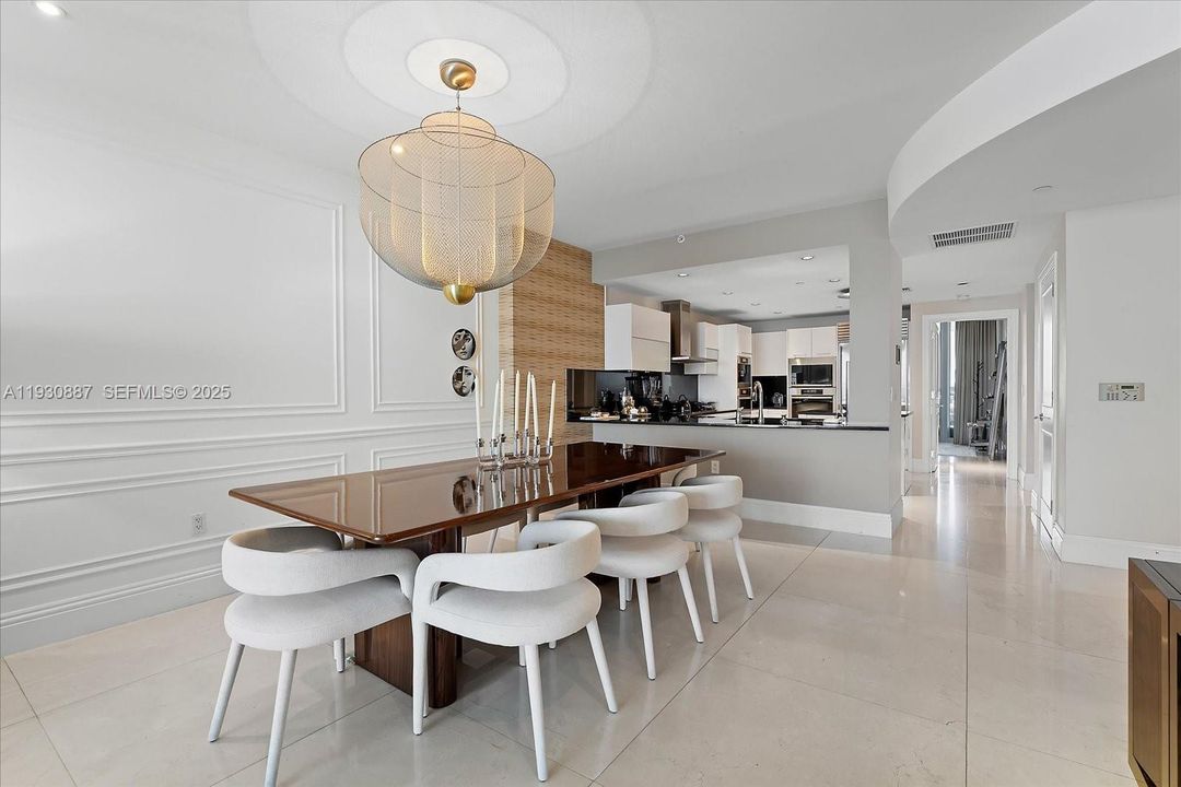 For Rent: $14,000 (3 beds, 3 baths, 1933 Square Feet)