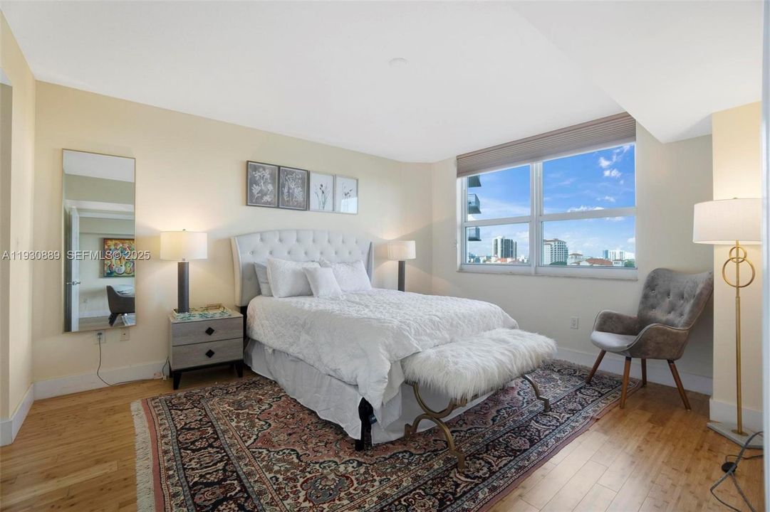 For Sale: $389,000 (1 beds, 1 baths, 870 Square Feet)