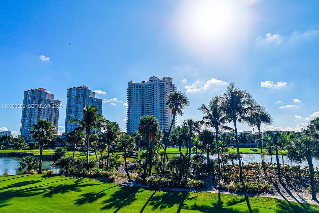 For Sale: $389,000 (1 beds, 1 baths, 870 Square Feet)