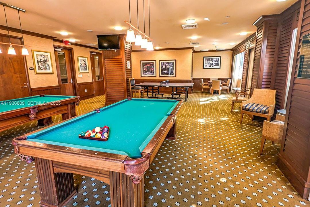 For Sale: $389,000 (1 beds, 1 baths, 870 Square Feet)