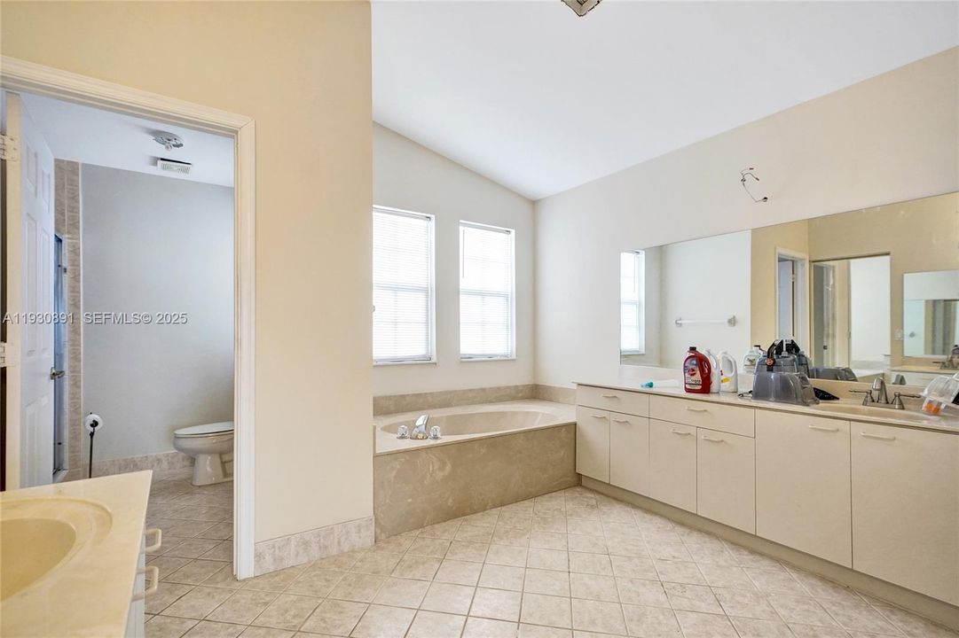 For Sale: $879,000 (4 beds, 2 baths, 3347 Square Feet)