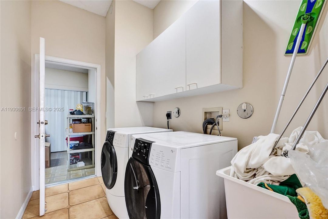 For Sale: $879,000 (4 beds, 2 baths, 3347 Square Feet)