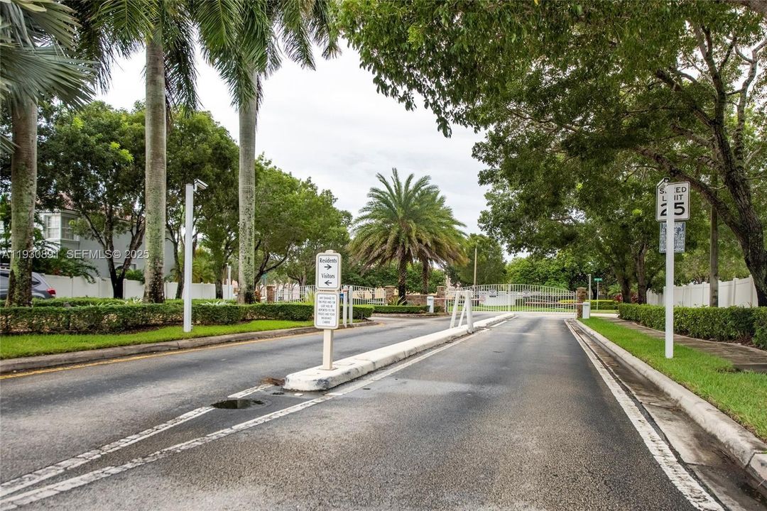 For Sale: $879,000 (4 beds, 2 baths, 3347 Square Feet)