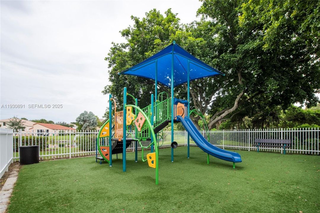 For Sale: $879,000 (4 beds, 2 baths, 3347 Square Feet)