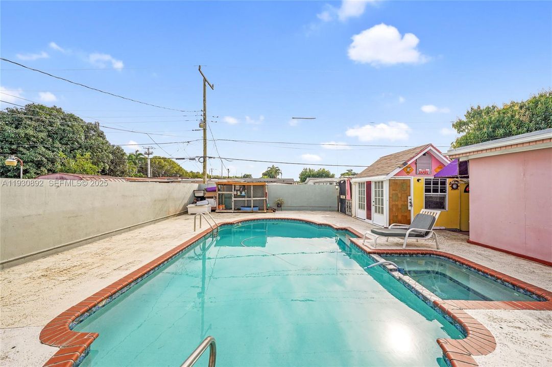 For Sale: $699,000 (3 beds, 1 baths, 1718 Square Feet)