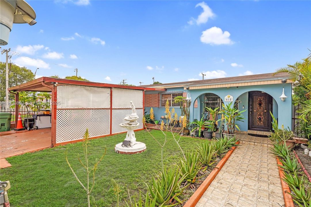 For Sale: $699,000 (3 beds, 1 baths, 1718 Square Feet)