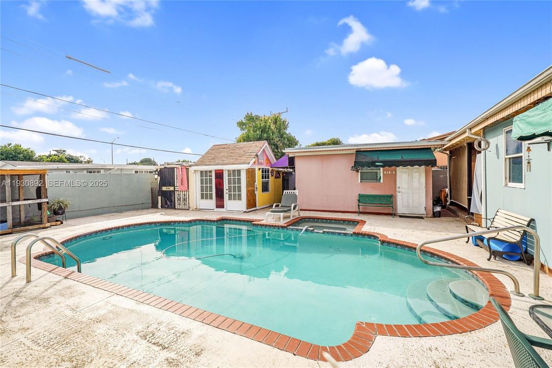 For Sale: $699,000 (3 beds, 1 baths, 1718 Square Feet)