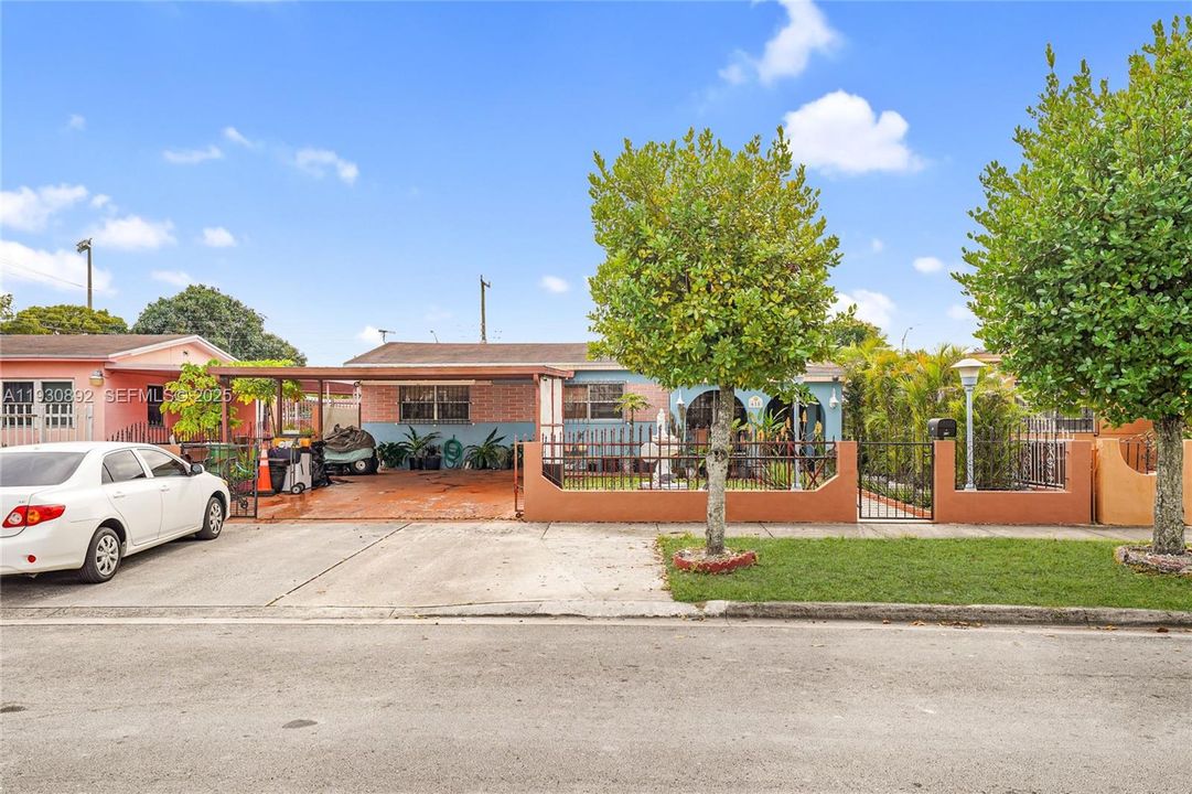 For Sale: $699,000 (3 beds, 1 baths, 1718 Square Feet)