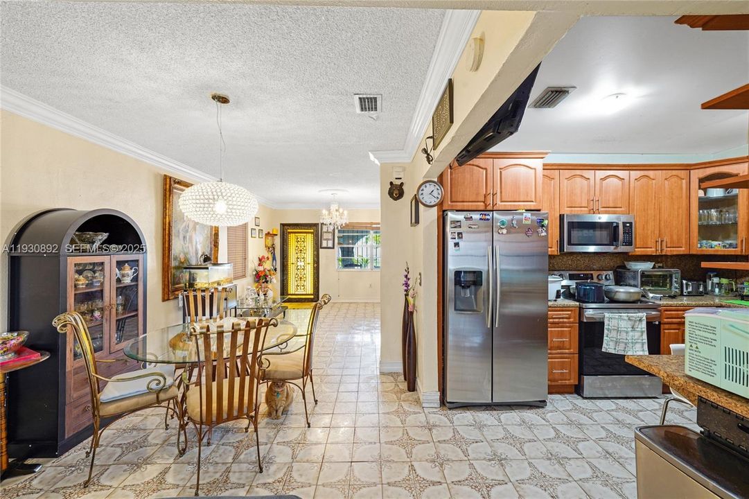 For Sale: $699,000 (3 beds, 1 baths, 1718 Square Feet)