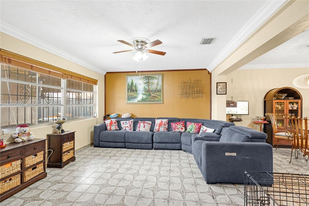 For Sale: $699,000 (3 beds, 1 baths, 1718 Square Feet)