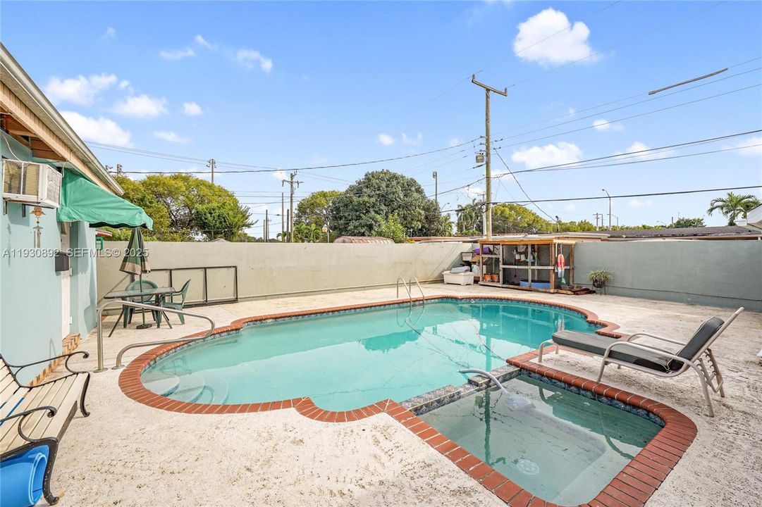 For Sale: $699,000 (3 beds, 1 baths, 1718 Square Feet)