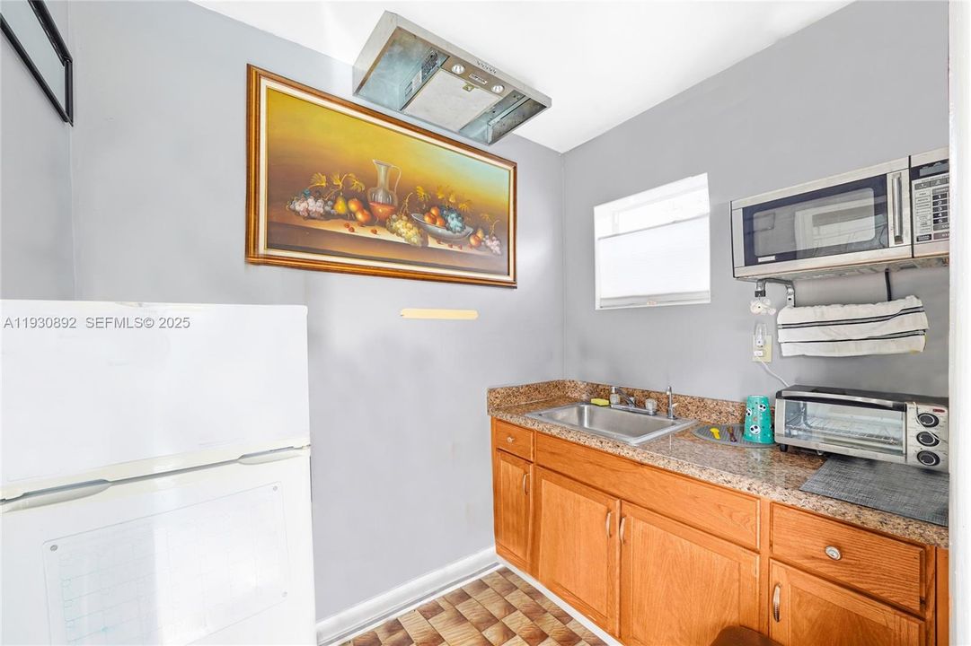 For Sale: $699,000 (3 beds, 1 baths, 1718 Square Feet)