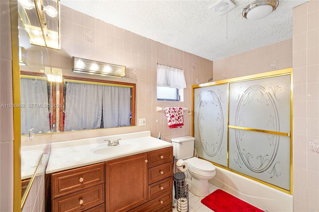 For Sale: $699,000 (3 beds, 1 baths, 1718 Square Feet)