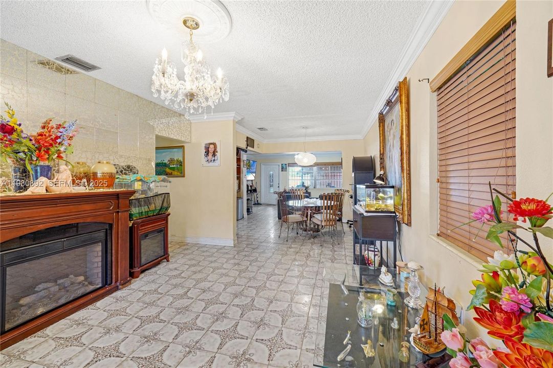 For Sale: $699,000 (3 beds, 1 baths, 1718 Square Feet)