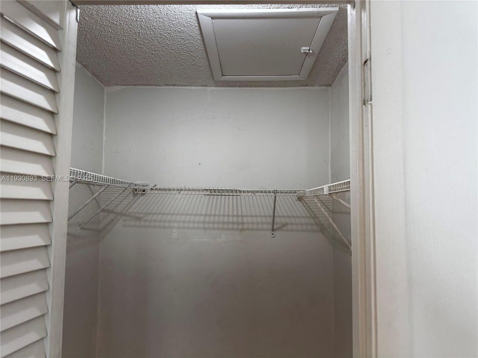 For Rent: $1,800 (1 beds, 1 baths, 646 Square Feet)