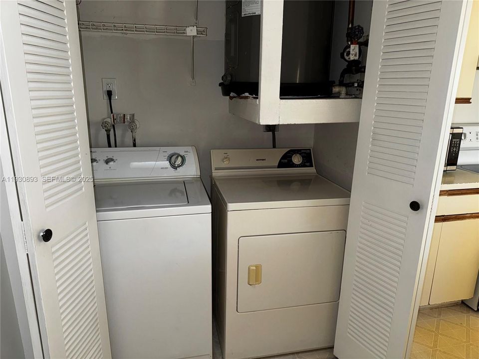 For Rent: $1,800 (1 beds, 1 baths, 646 Square Feet)
